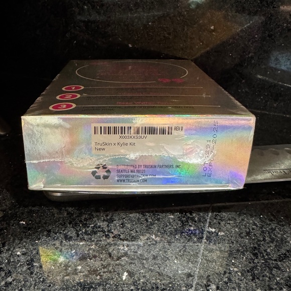 Exclusive TruSkin Kylie Bundle by Kylie Cantrall:Clean, Tone & Vitamin C Serum - Picture 9 of 9